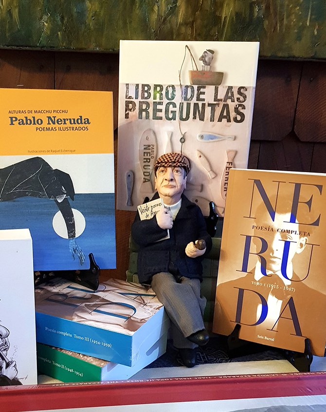 FIGURA DECORATIVA PABLO NERUDA